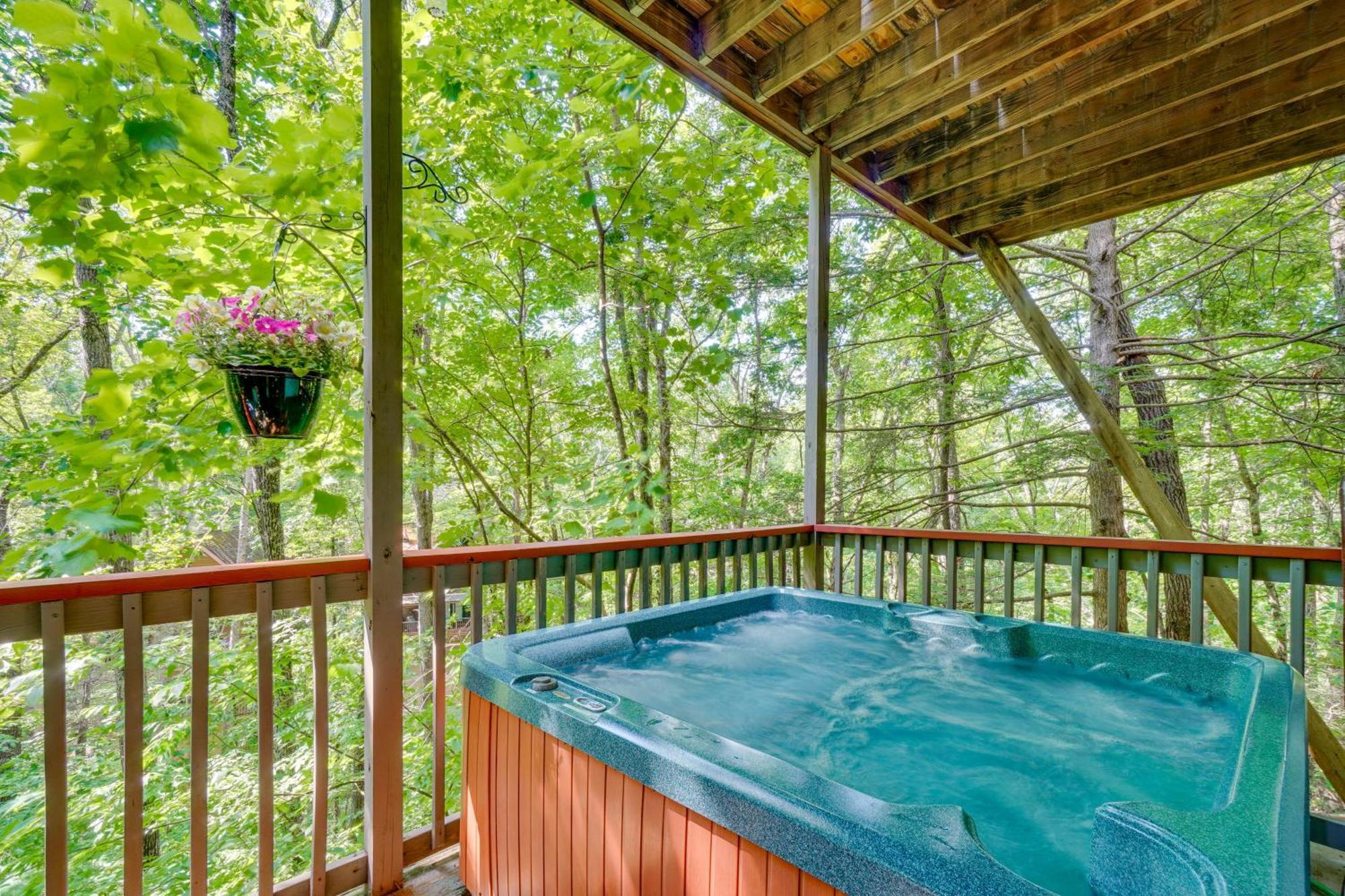 Smoky Mountain Cabin With Deck And Hot Tub! Pigeon Forge Exterior photo